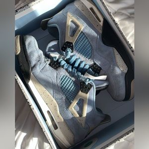 Air Jordan 4 Retro University Blue